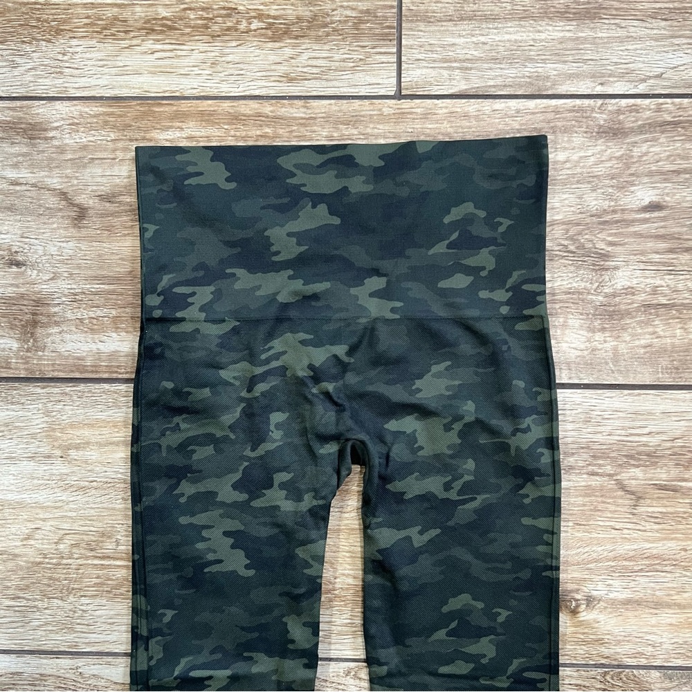 SPANX Look At Me Now Seamless Leggings Size Large Camo Green - Picture 12 of 15